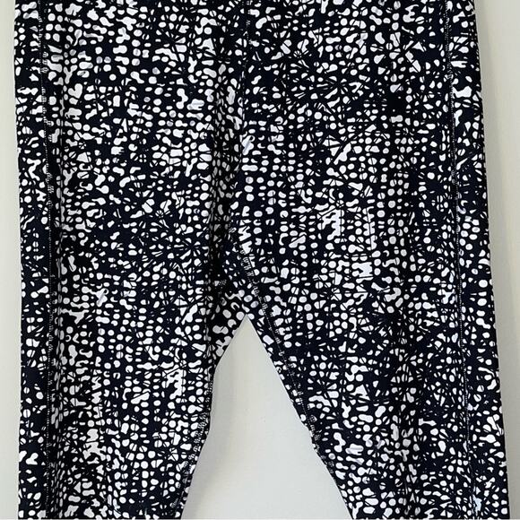 C9 Champion Black / White Patterned Leggings Size XL - Picture 10 of 11
